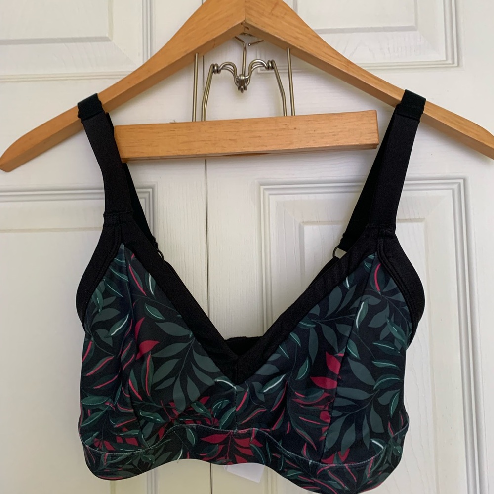 Tropical Leaf Print Bikini Top with Black Accents